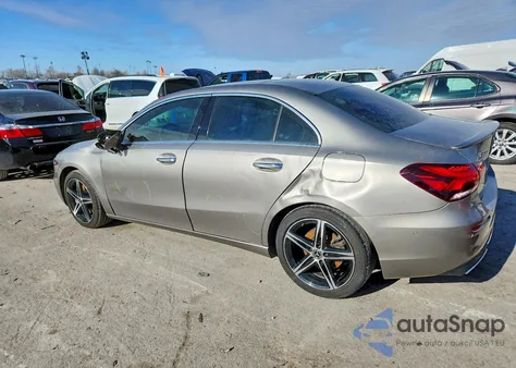 2019 Mercedes-Benz A 220 4Matic z USA, uszkodzony, nr VIN WDD3G4FB4KW021187